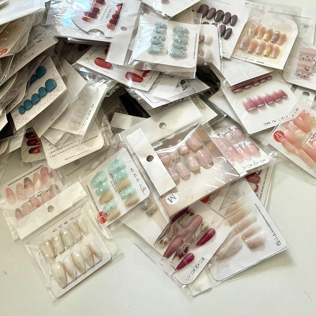 (W001) 30 sets / Random Press on Nails
