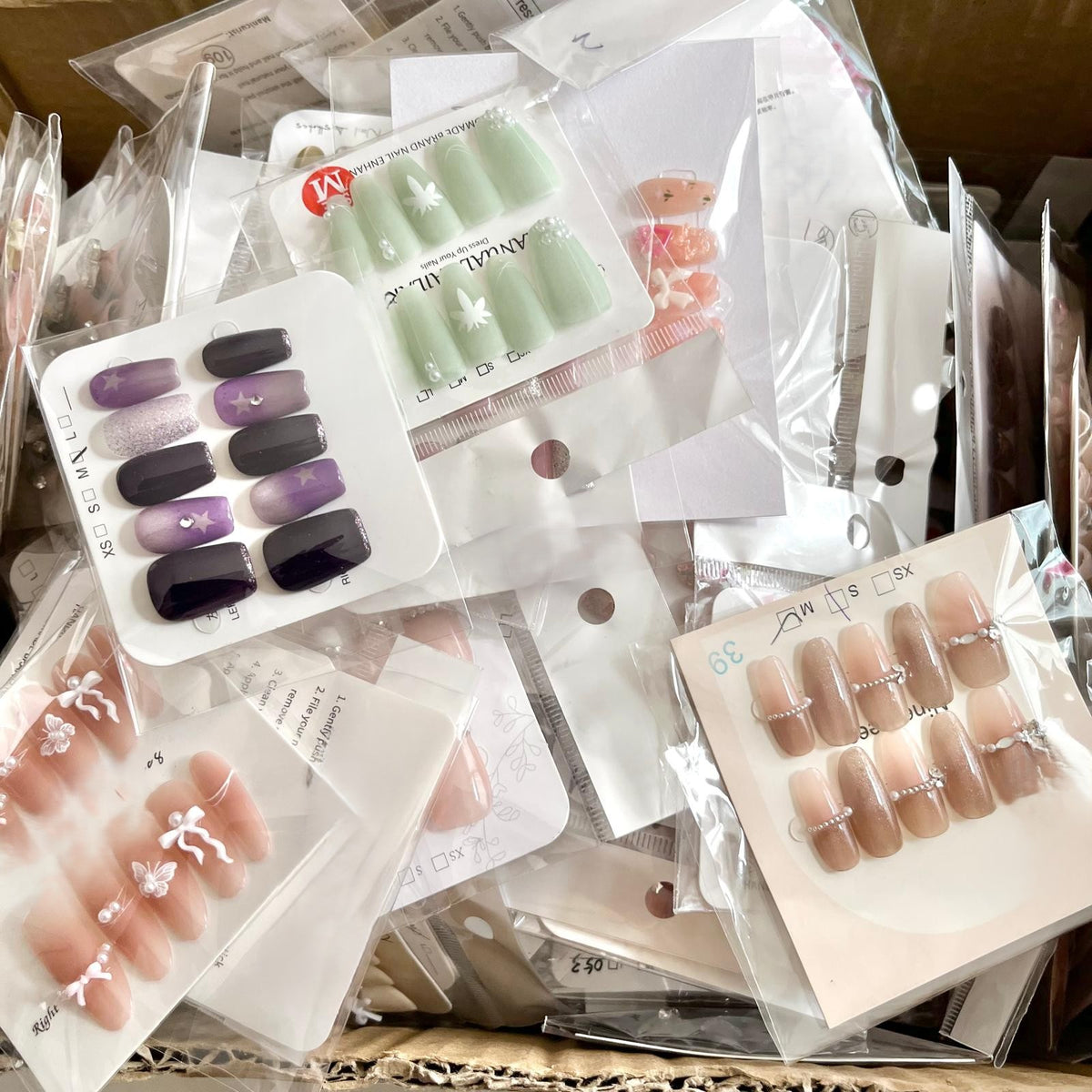 (W001) 30 sets / Random Press on Nails
