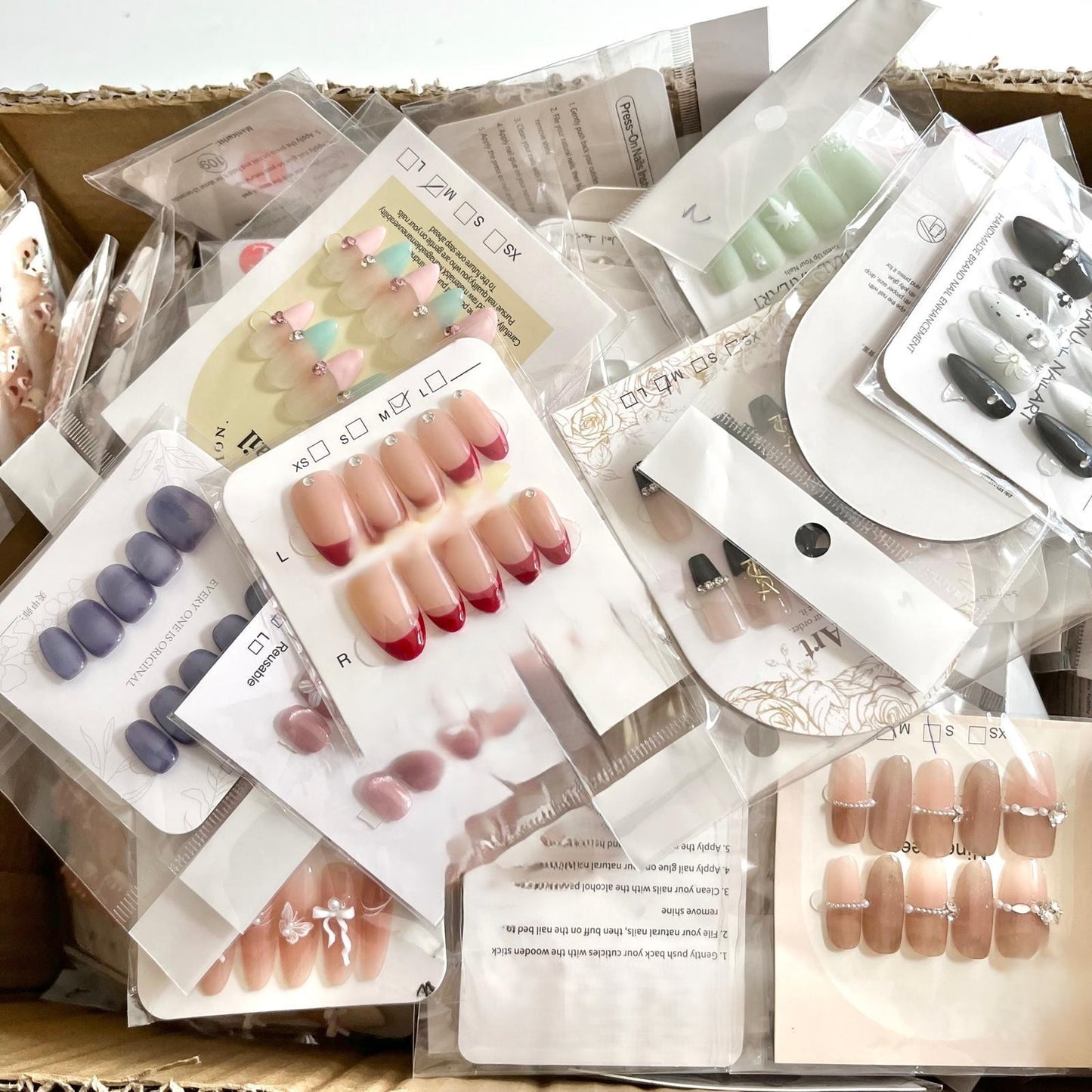 (W001) 30 sets / Random Press on Nails