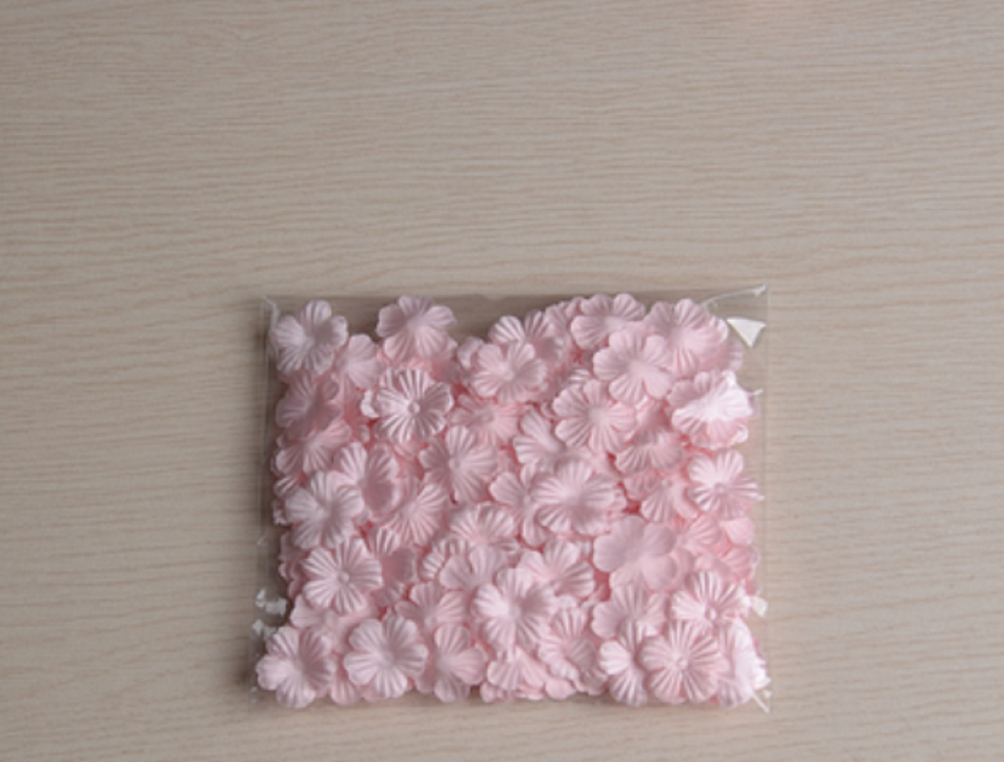 50 pcs / White / Organza, Silk / Fabric Flower Petals SF88