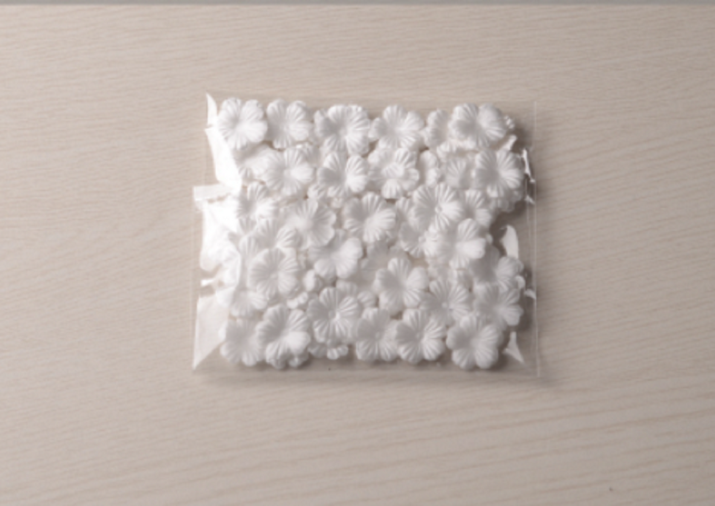 50 pcs / White / Organza, Silk / Fabric Flower Petals SF88