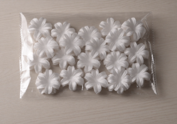 50 pcs / White / Organza, Silk / Fabric Flower Petals SF89