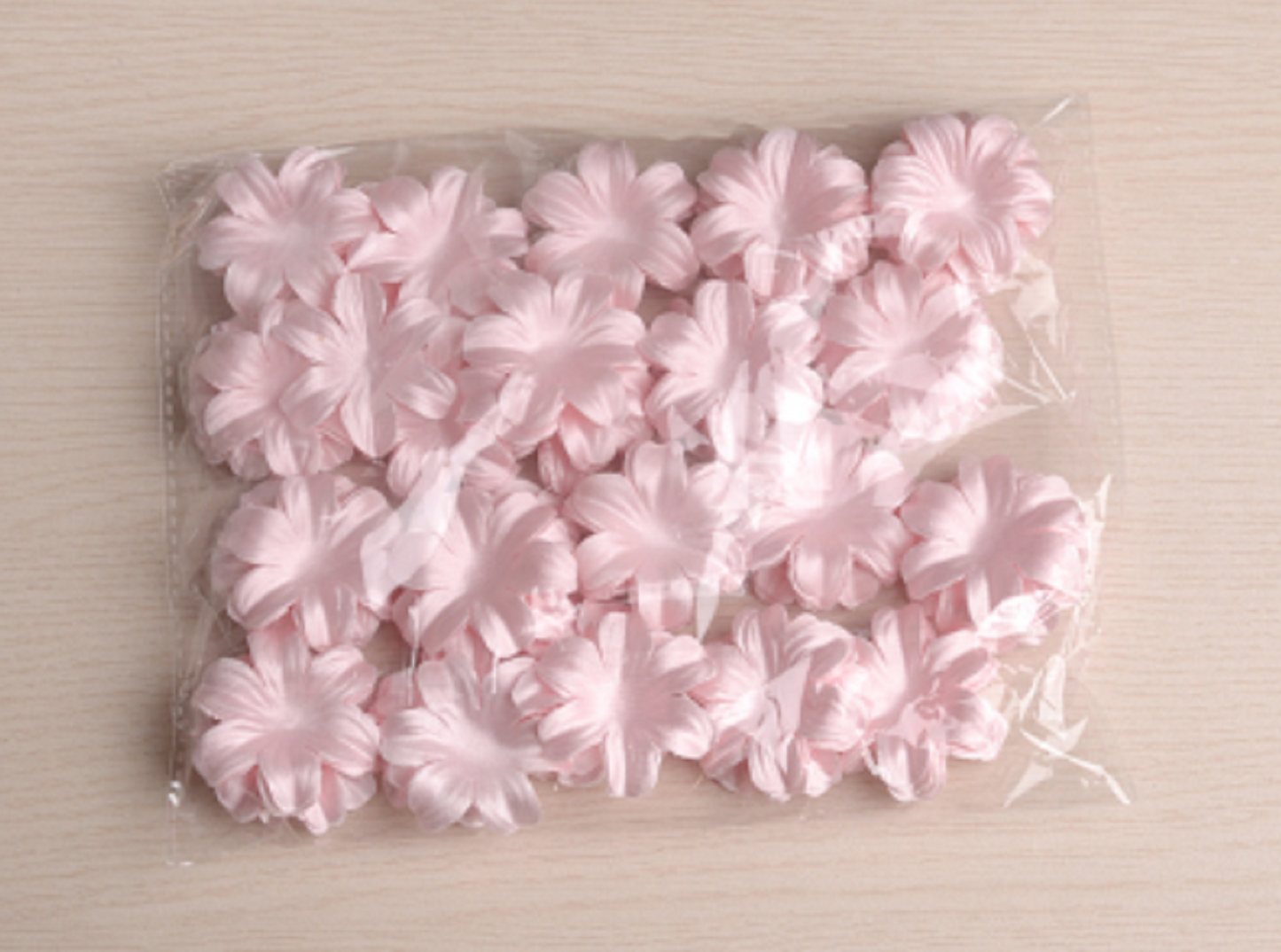50 pcs / White / Organza, Silk / Fabric Flower Petals SF89