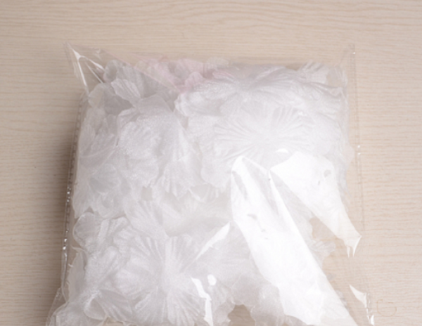 50 pcs / White / Organza, Silk / Fabric Flower Petals SF89