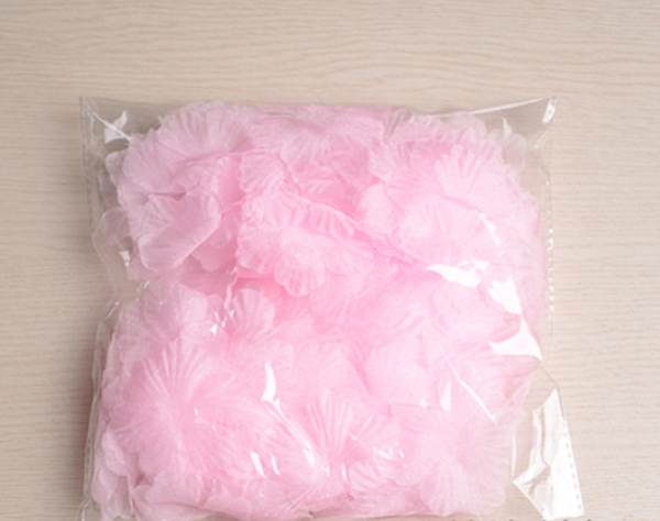 50 pcs / White / Organza, Silk / Fabric Flower Petals SF89