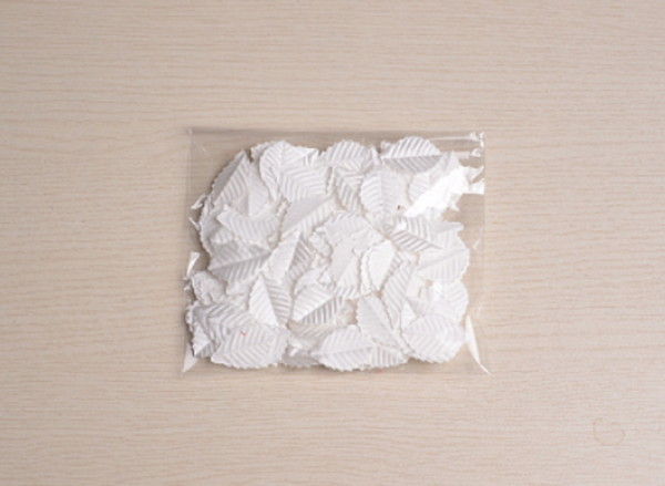 50 pcs / White Silk Fabric Leaves