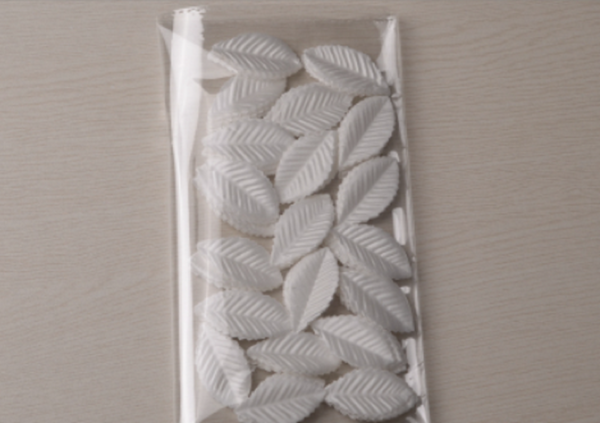 50 pcs / White Silk Fabric Leaves