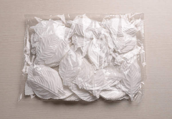 50 pcs / White Silk Fabric Leaves