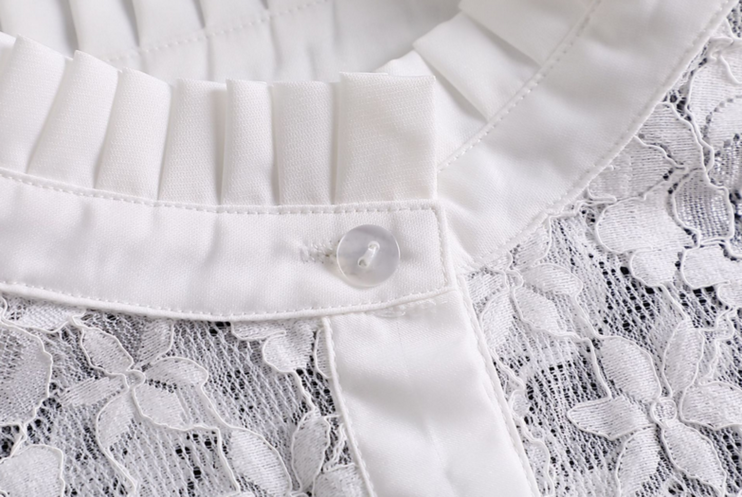 B633 / Off  White Lace Fake Collar, Removable Cuffs, False Collar, Removable Collar