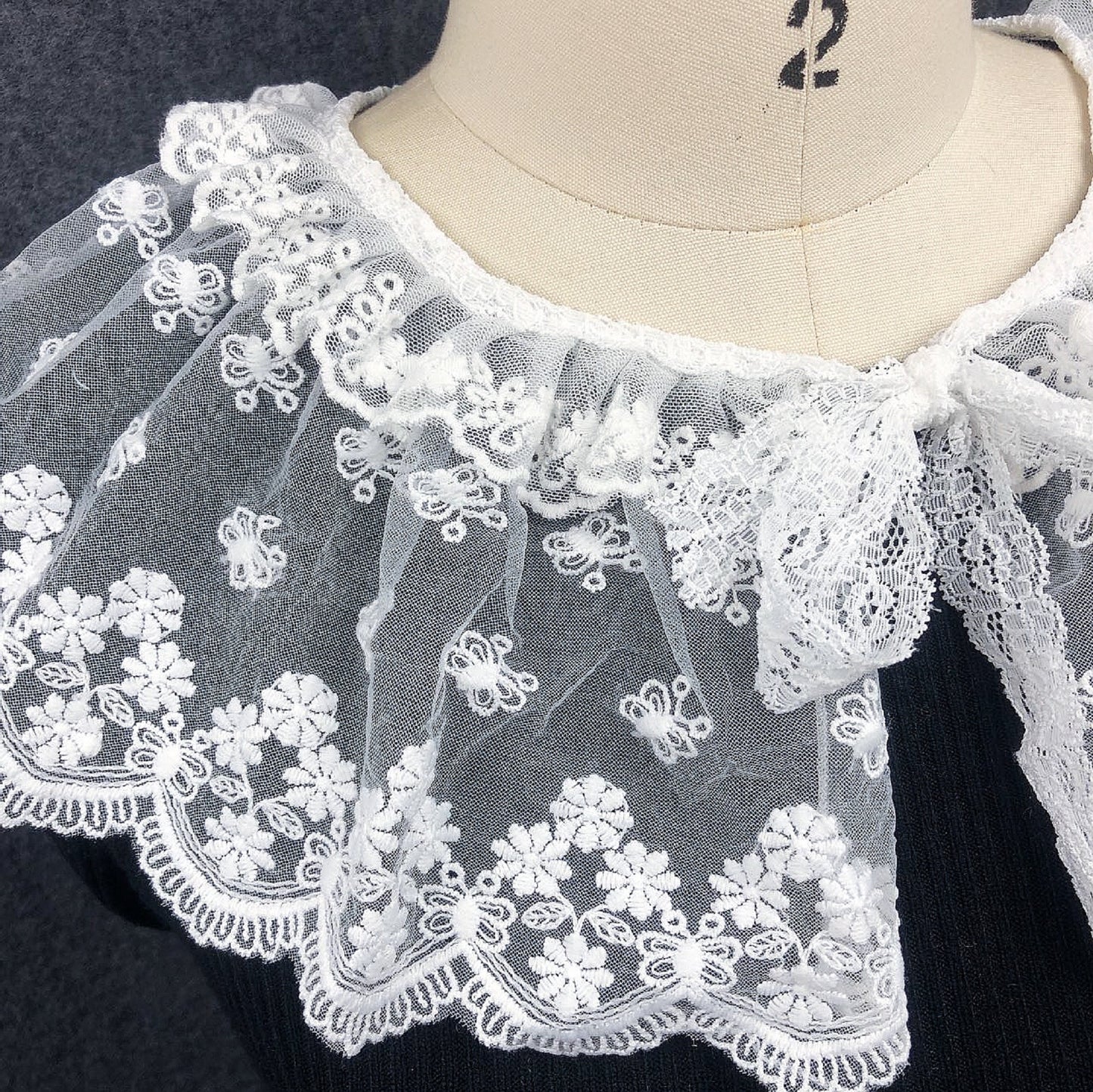 Off White / Elegant Lace Fake Collar, False Collar, Removable Collar   B663(W)-small