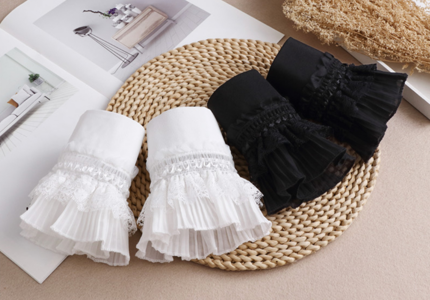 1 pair / Off White, Black / Fake Lace Sleeve Cuffs, False Wrist Cuffs, Removable Wrist Cuffs   SC049(K)