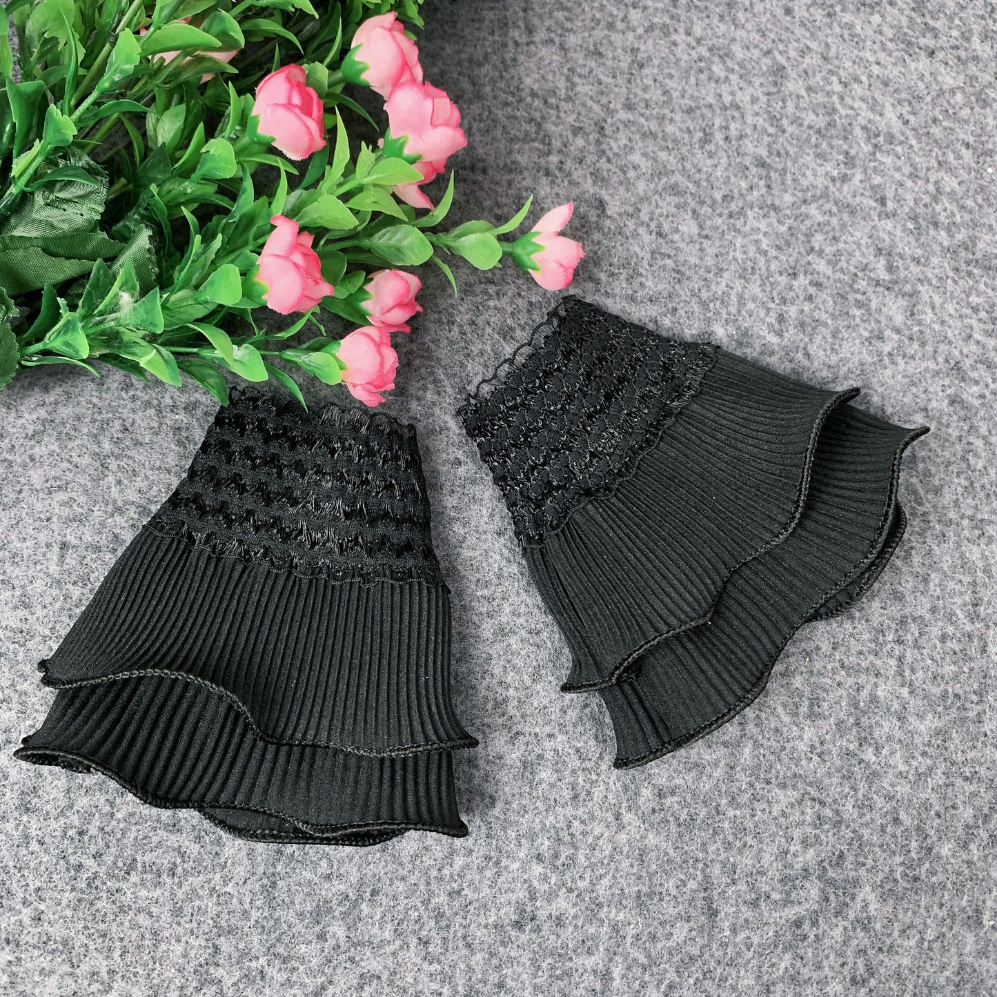 1 pair / Off White, Black / Fake Lace Sleeve Cuffs, False Wrist Cuffs, Removable Wrist Cuffs  SC507(W)