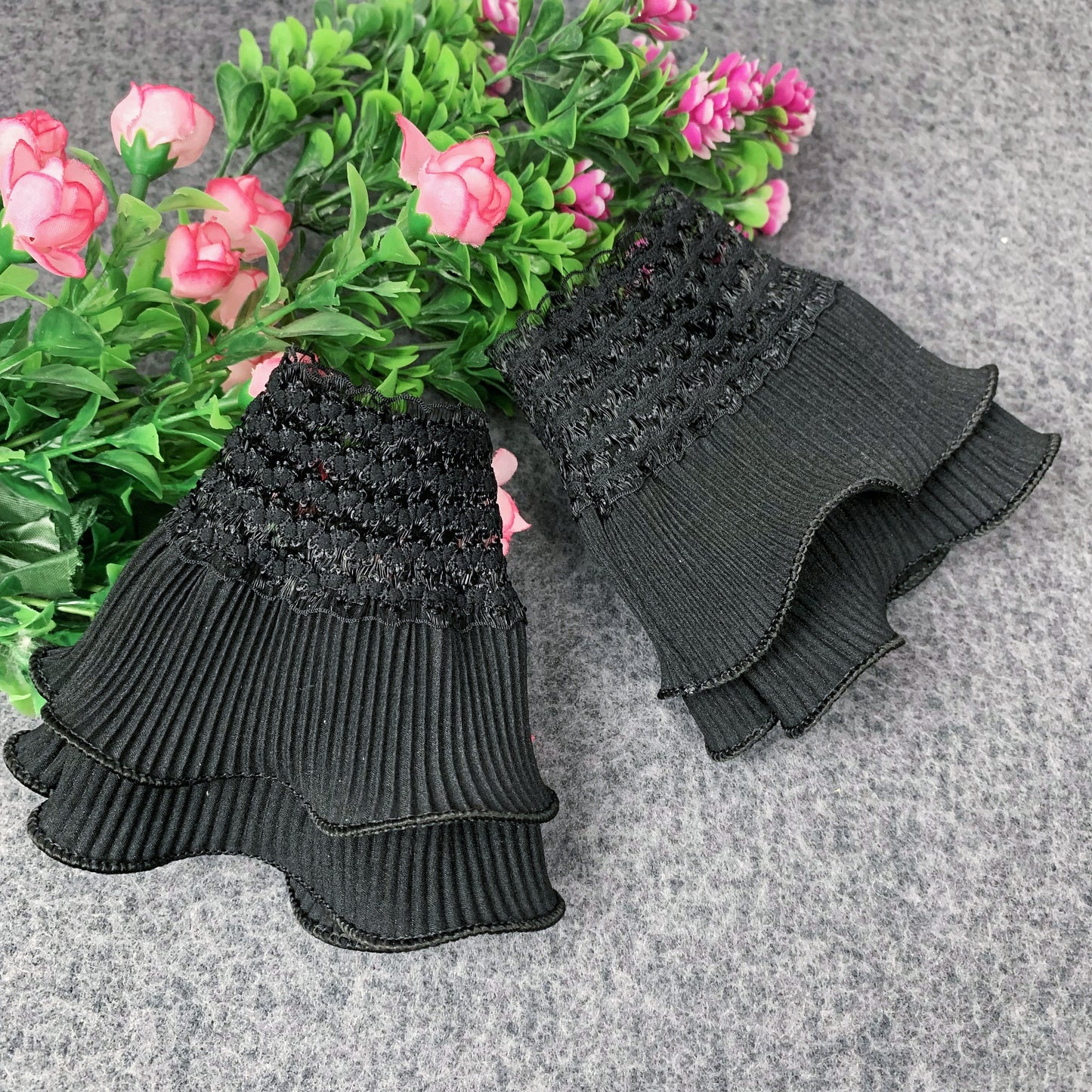 1 pair / Off White, Black / Fake Lace Sleeve Cuffs, False Wrist Cuffs, Removable Wrist Cuffs  SC507(W)