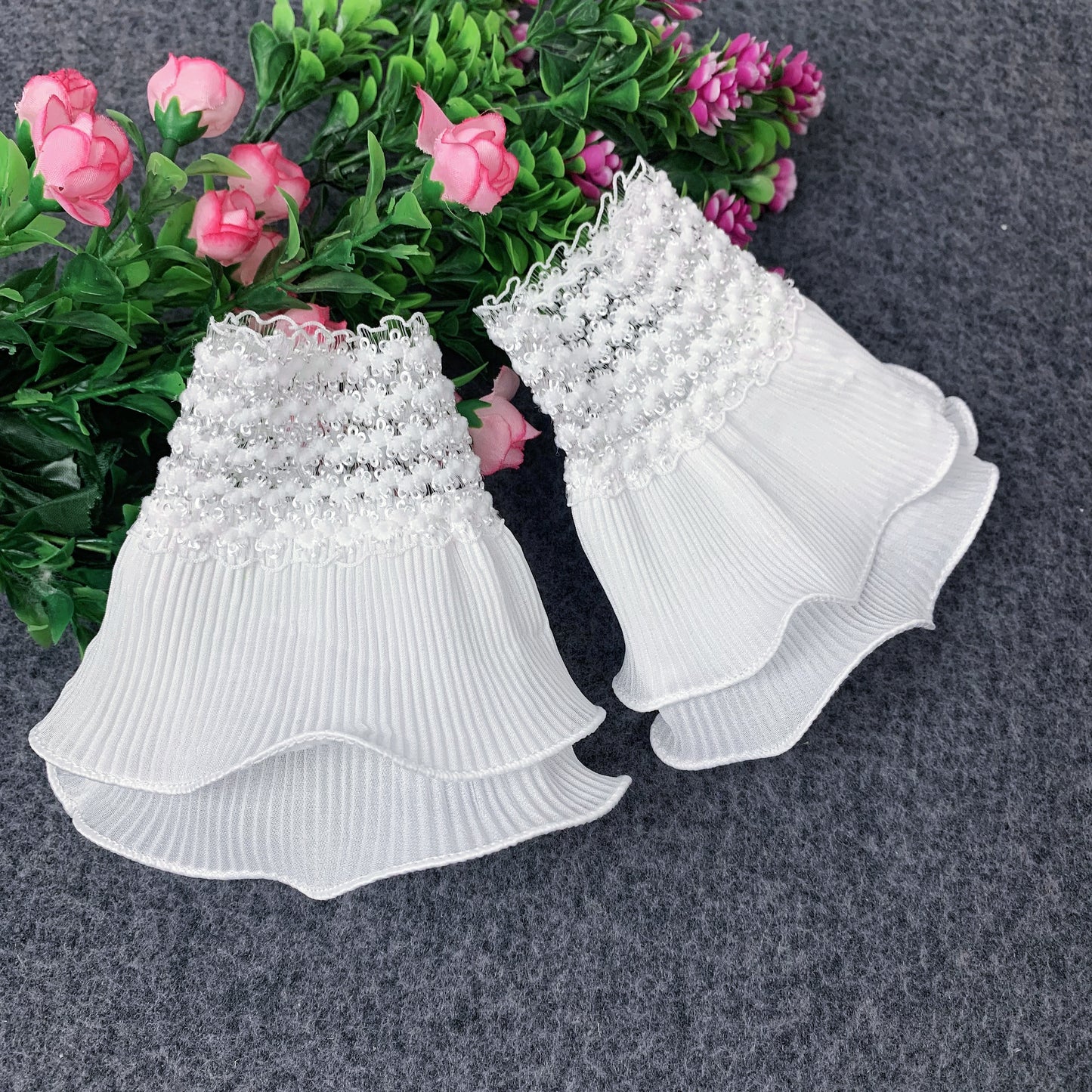1 pair / Off White, Black / Fake Lace Sleeve Cuffs, False Wrist Cuffs, Removable Wrist Cuffs  SC507(W)