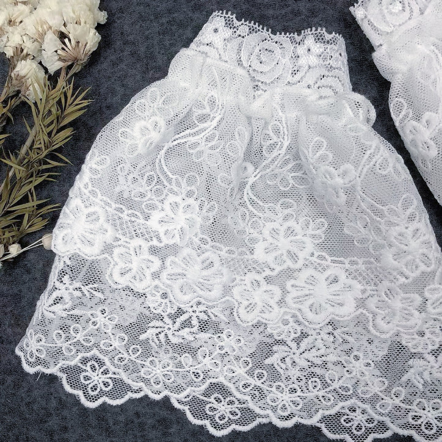 2 pcs / Off White Fake Lace Sleeve Cuffs, False Wrist Cuffs, Removable Wrist Cuffs   SC054(W)