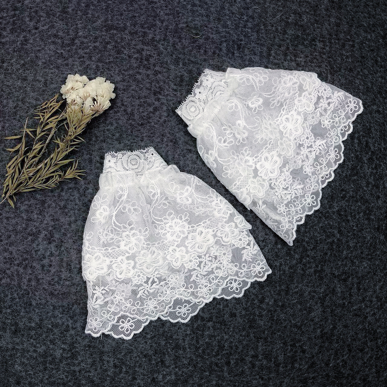 2 pcs / Off White Fake Lace Sleeve Cuffs, False Wrist Cuffs, Removable Wrist Cuffs   SC054(W)