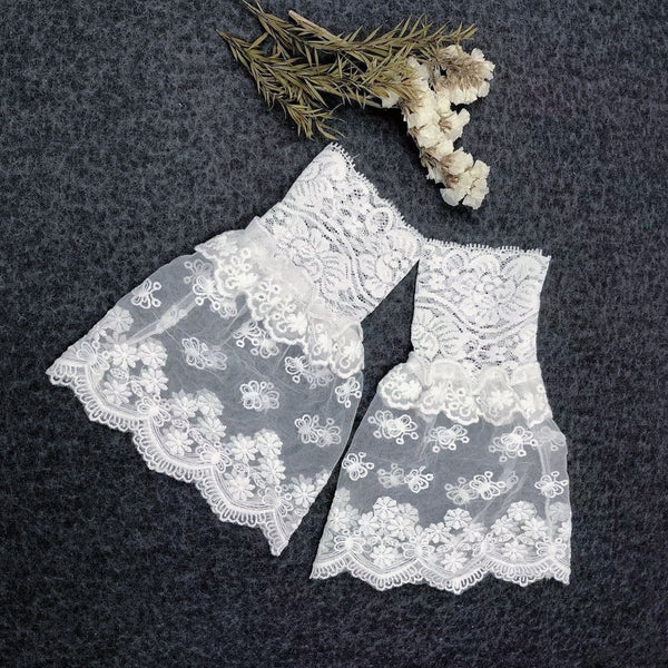 2 pcs / Off White Fake Lace Sleeve Cuffs, False Wrist Cuffs, Removable Wrist Cuffs   SC055(W)