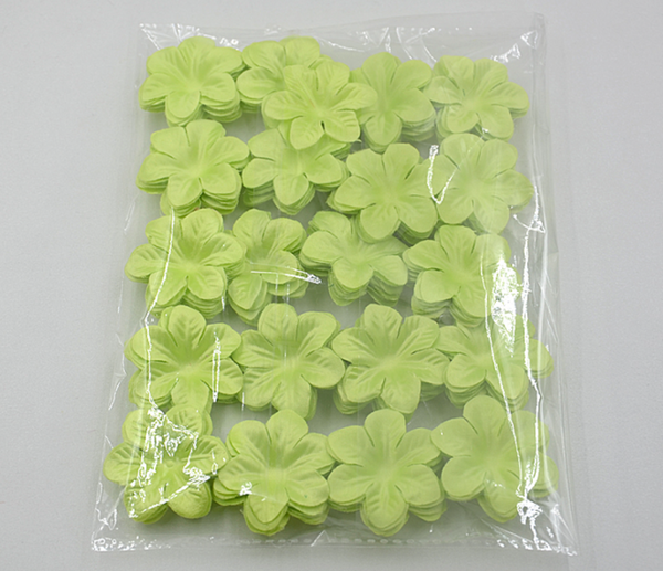 50 pcs / White / Organza, Silk / Fabric Flower Petals SF91