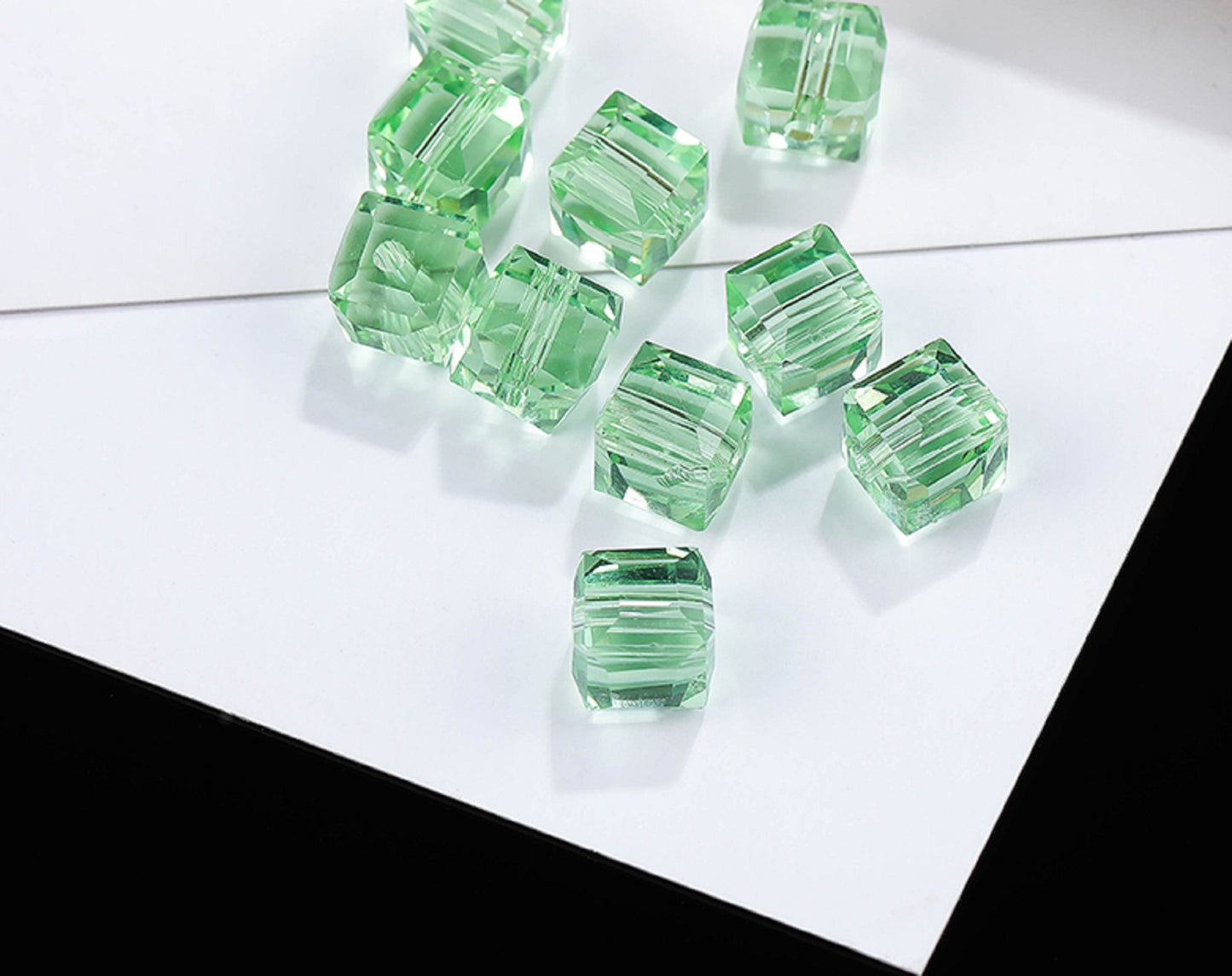 20 pcs / Square Cube Glass Beads   P01