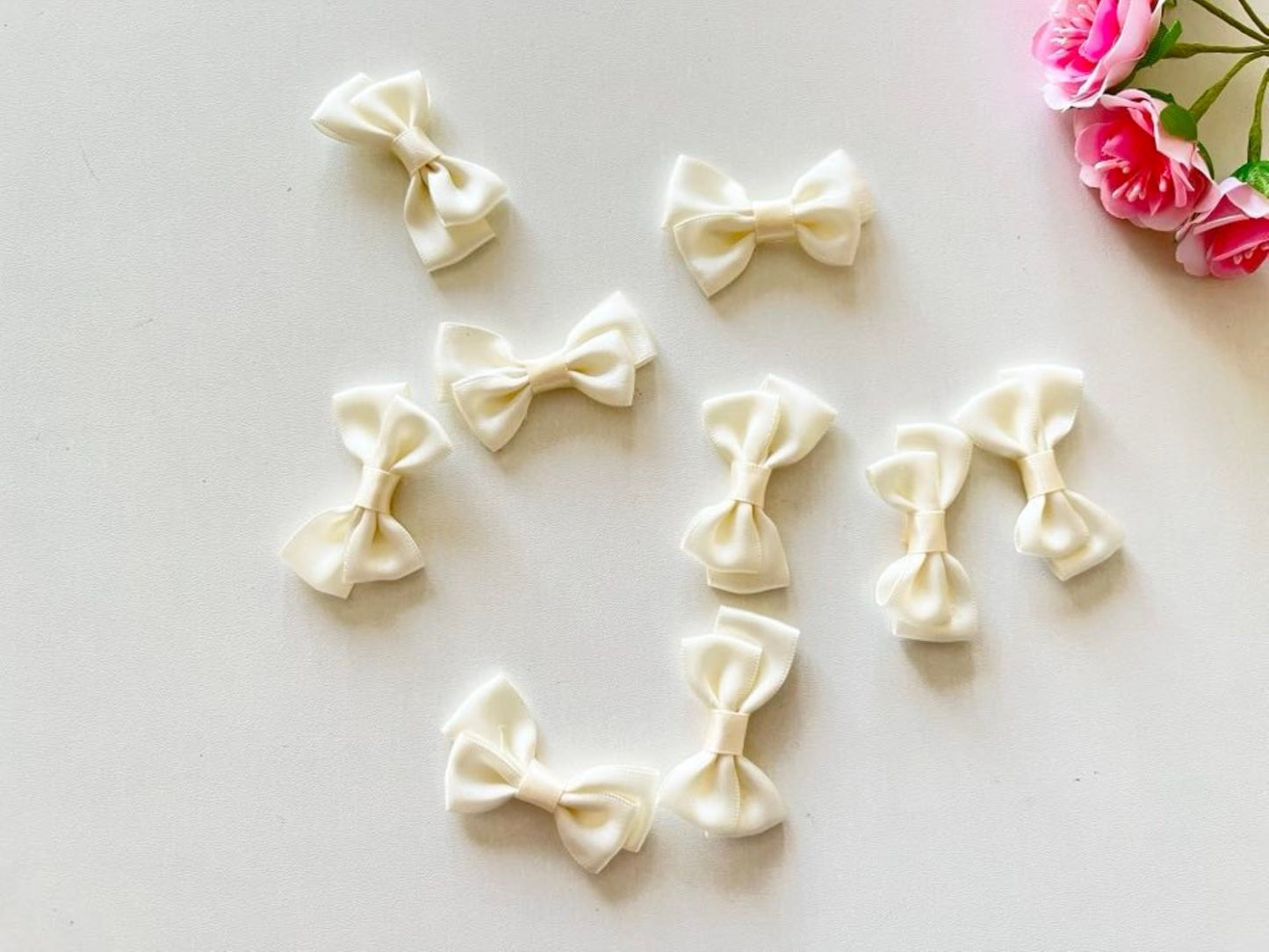 5cm x 2cm / 30 pieces Mixed Mini Satin Bows BW001
