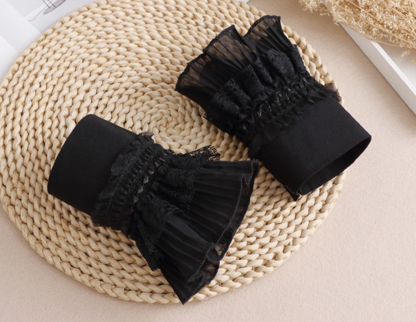 1 pair / Off White, Black / Fake Lace Sleeve Cuffs, False Wrist Cuffs, Removable Wrist Cuffs   SC049(K)