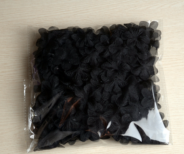 50 pcs / White / Organza, Silk / Fabric Flower Petals SF91