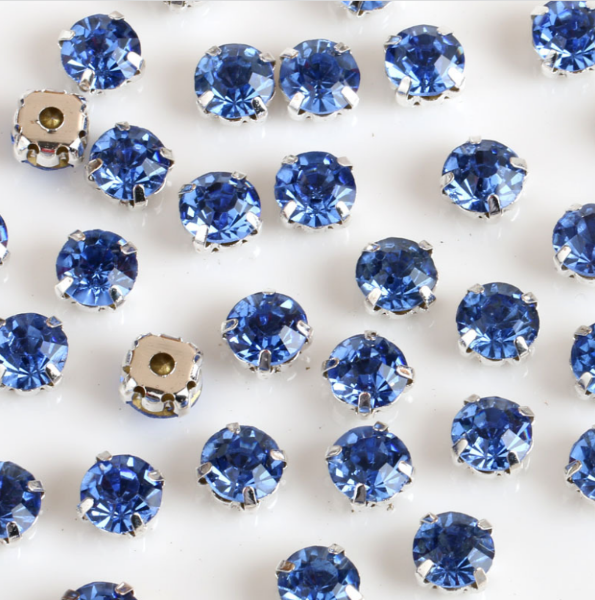 100 pcs / 5mm, 7mm / Sew On Rhinestones (S31)