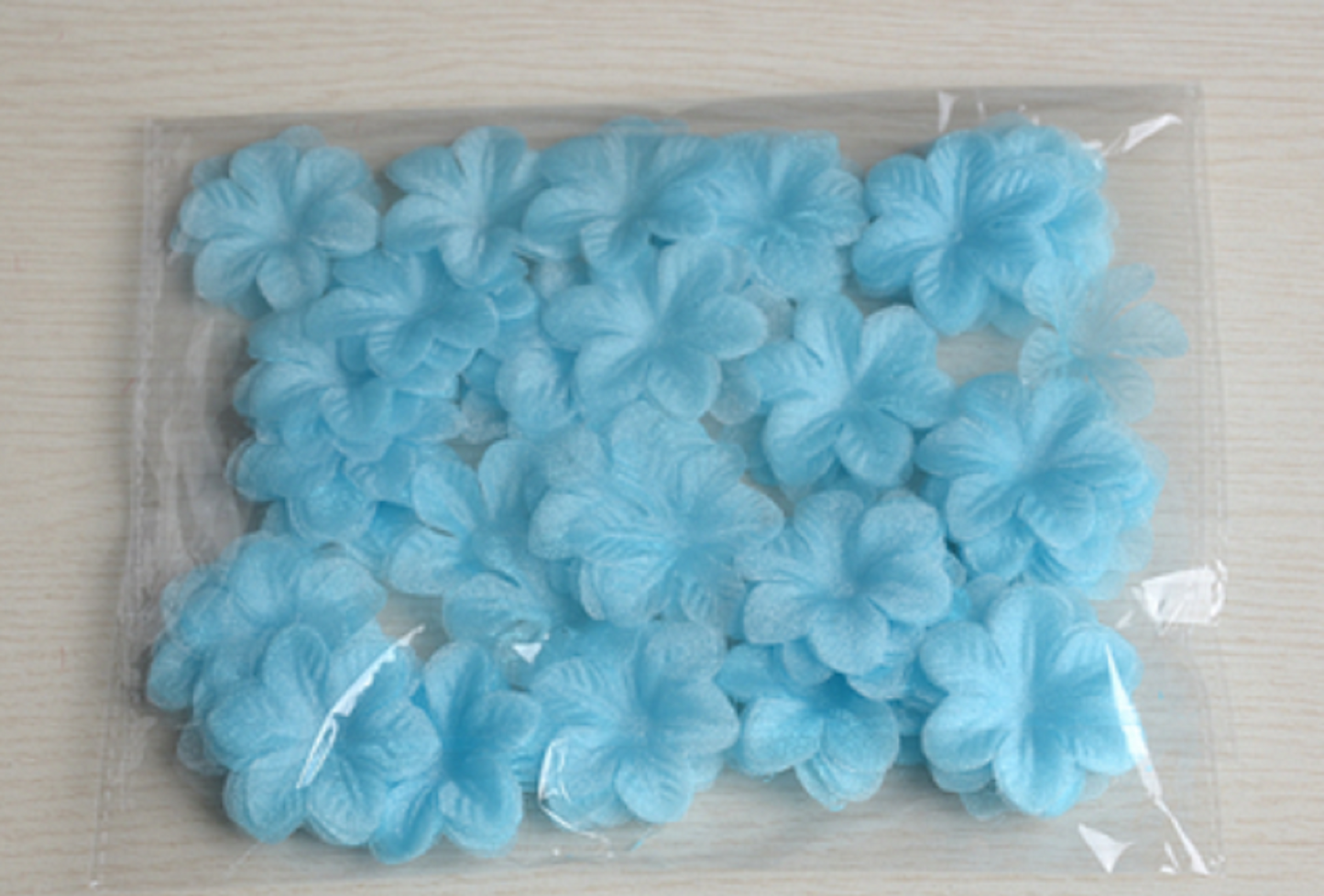 50 pcs / White / Organza, Silk / Fabric Flower Petals SF91