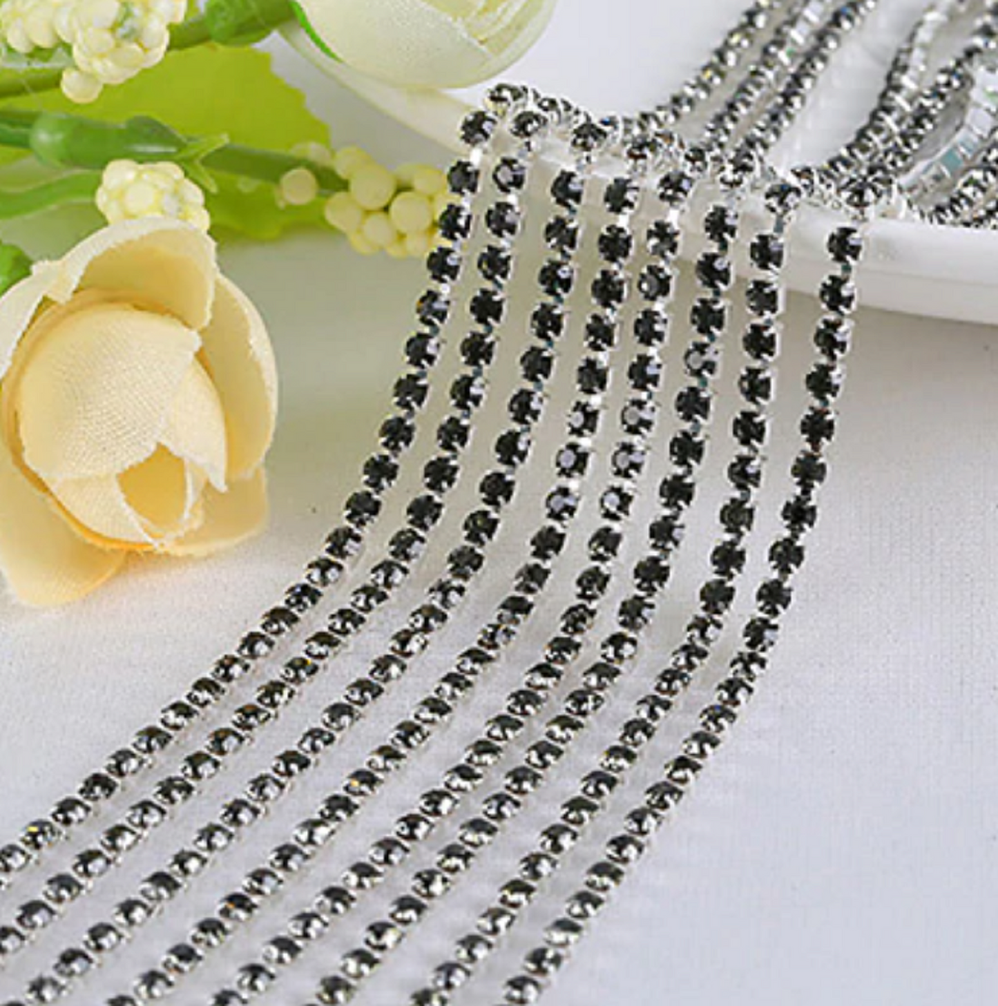 3 meters / 2.5mm / Rhinestone Diamante Chain C23
