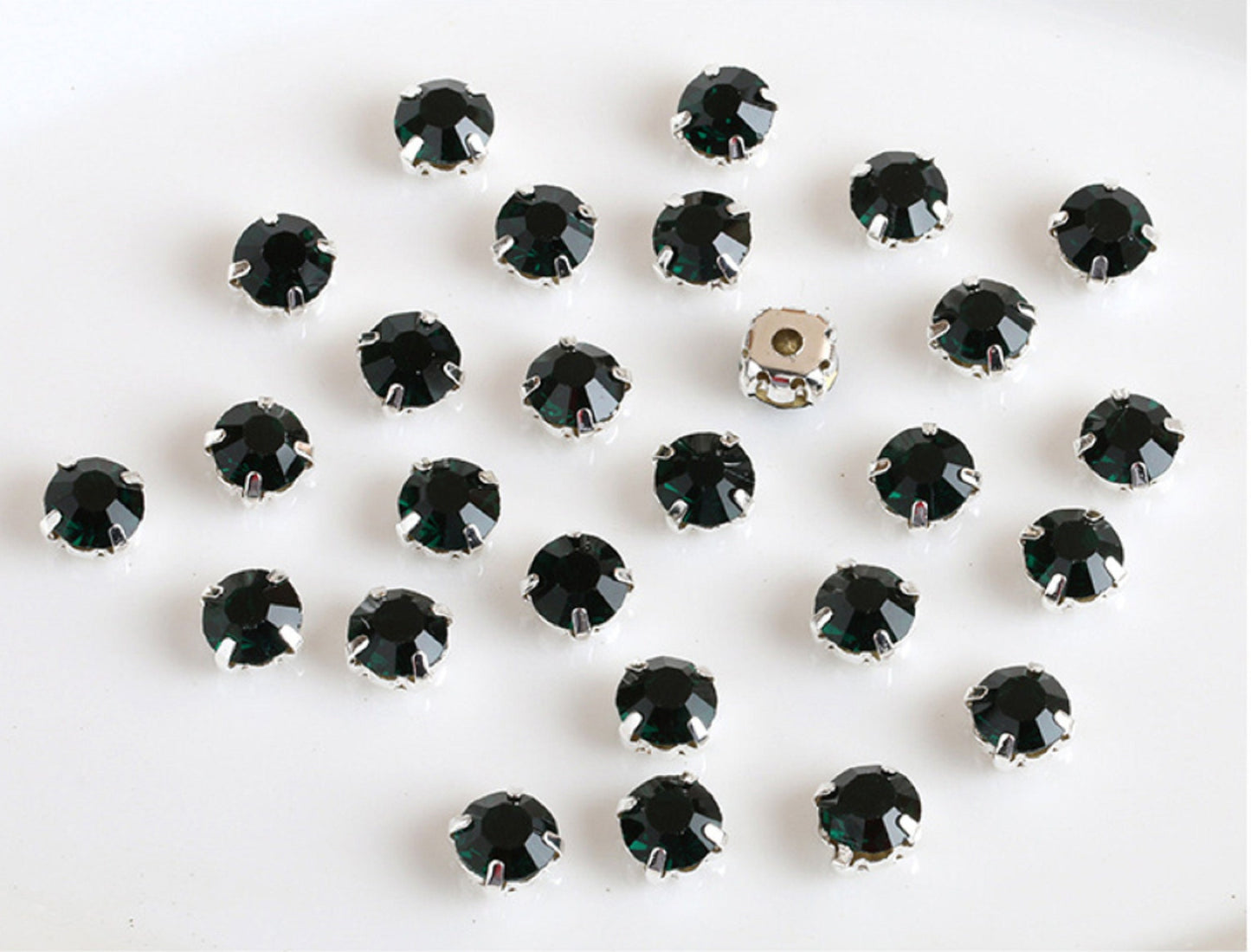 (S31S)  100 Pcs / 4mm / Sew On Silver Colour Base Rhinestones