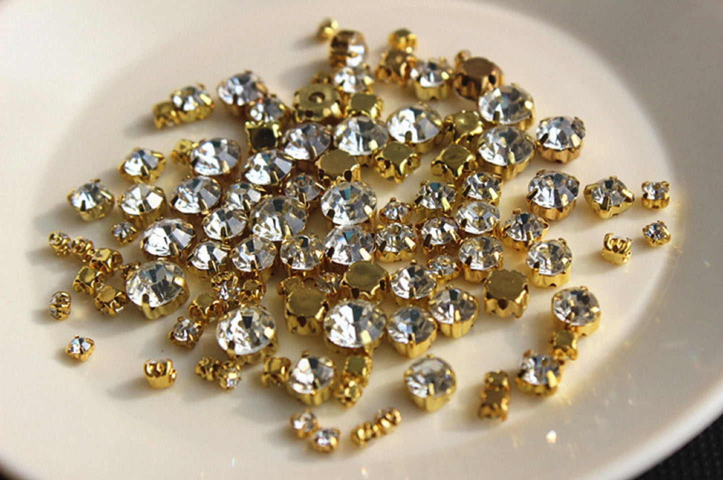 (S31)   100 pcs / 3mm-7mm / Base Sew On Rhinestones