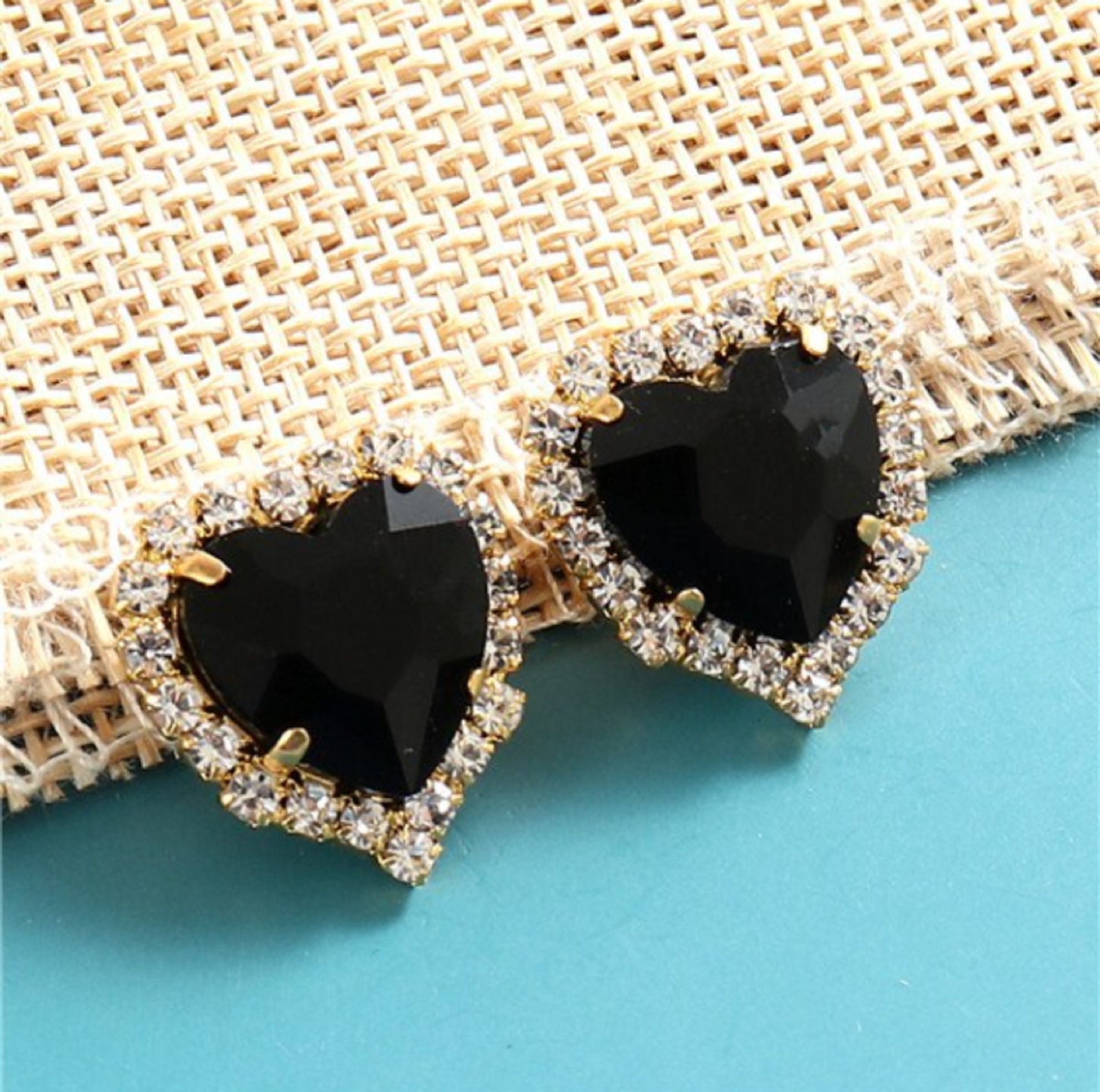 (S17G)   10 Pcs / 14mm / Gold Base Sew On Rhinestone Heart
