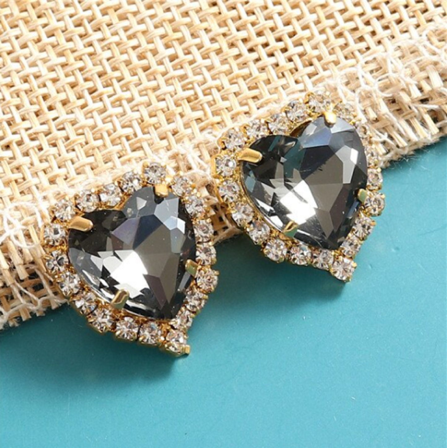 (S17G)   10 Pcs / 14mm / Gold Base Sew On Rhinestone Heart