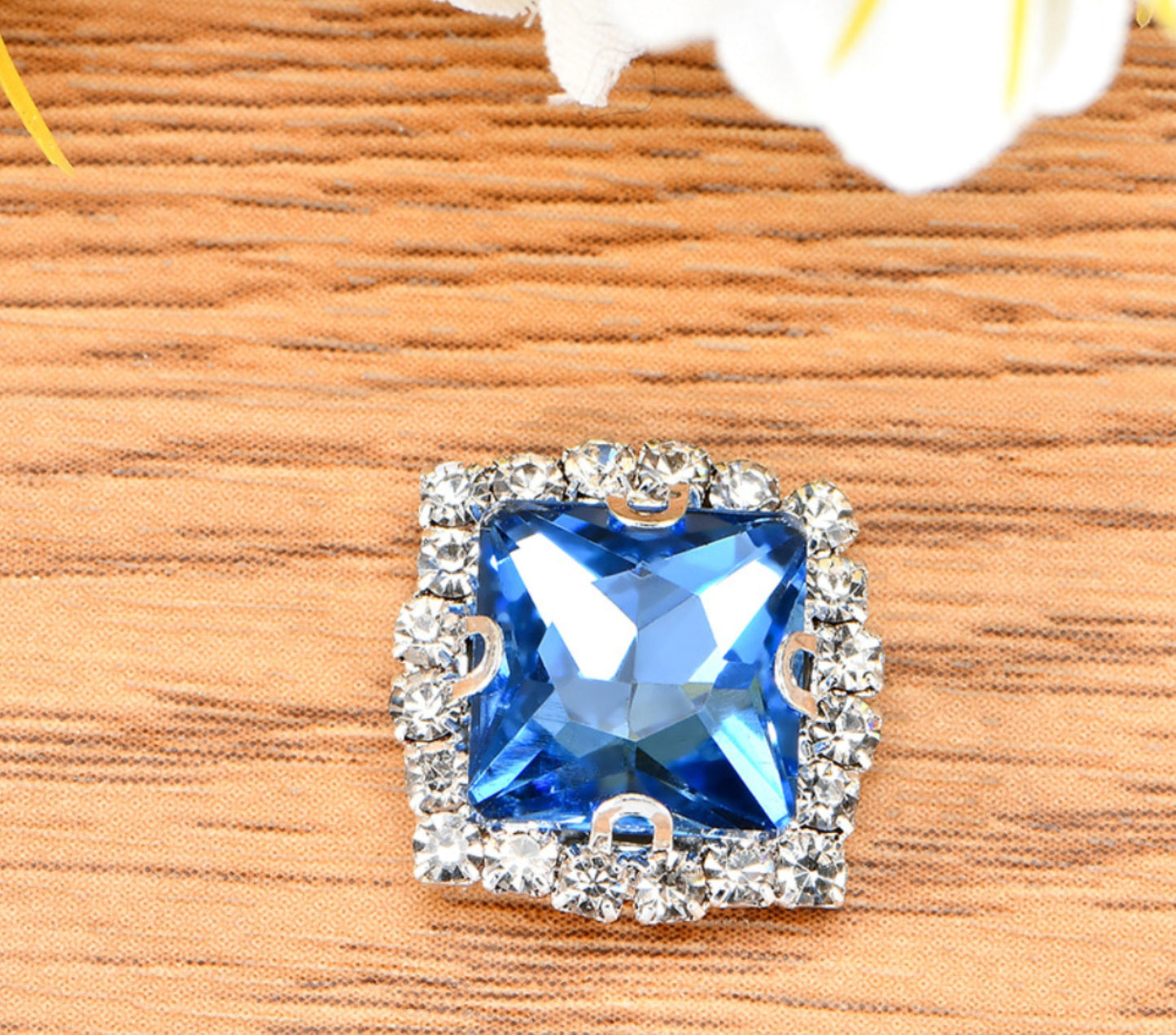 (S38S)  10 Pcs / 14mm / Silver Base Sew On Square Rhinestone
