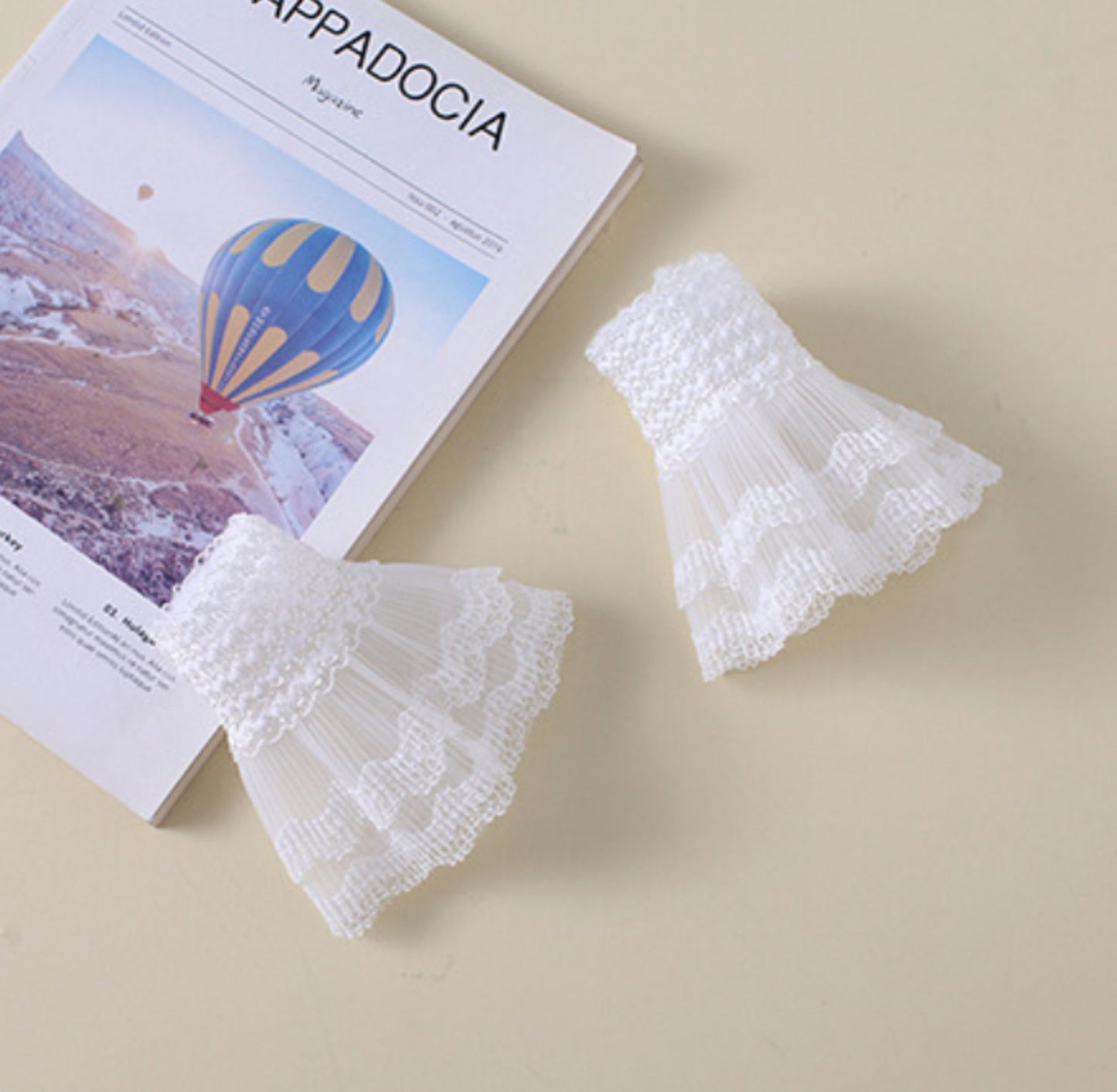 Off White Fake Lace Sleeve Cuffs, Fake Sleeve Cuffs, False Wrist Cuffs, Removable Wrist Cuffs SC003(K)