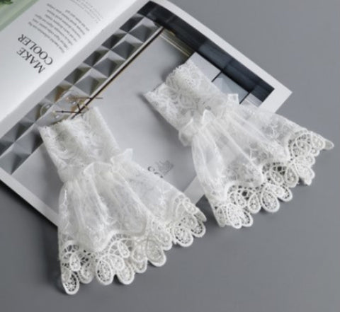 Off White Fake Lace Sleeve Cuffs, Fake Sleeve Cuffs, False Wrist Cuffs, Removable Wrist Cuffs   SC028(K)