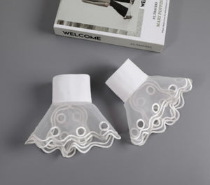 2 pcs / Off White Fake Lace Sleeve Cuffs, False Wrist Cuffs, Removable Wrist Cuffs   SC014(K)