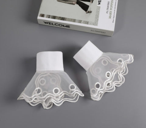 2 pcs / Off White Fake Lace Sleeve Cuffs, False Wrist Cuffs, Removable Wrist Cuffs   SC014(K)