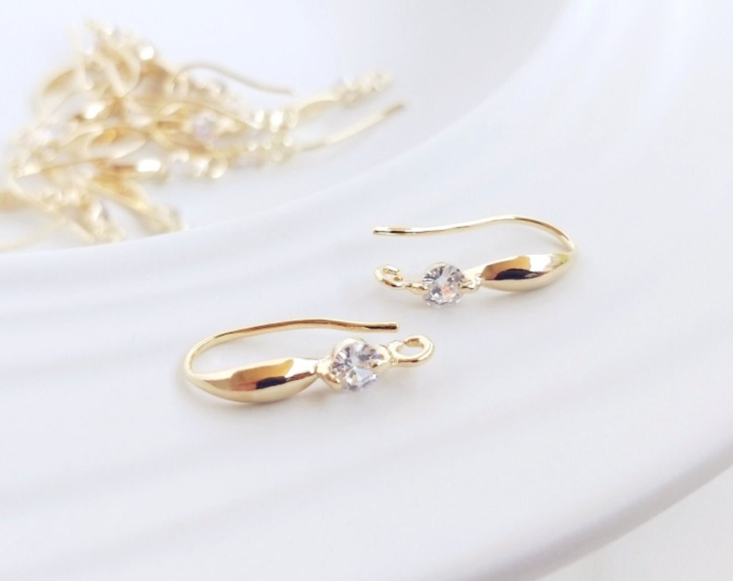 (EK64) 10 pcs / Gold Plated Crystal Earrings Hoop