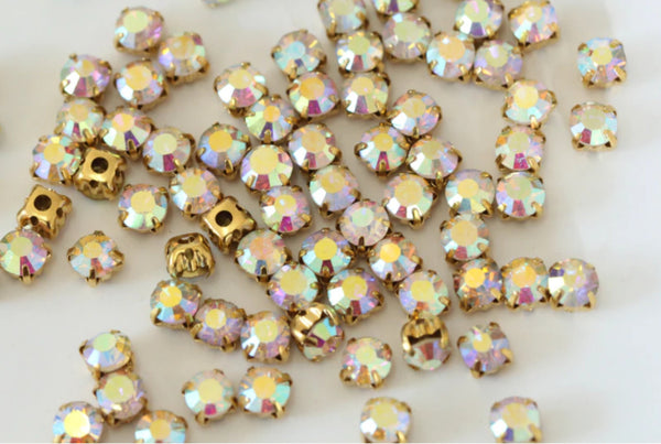 100 pcs / 3mm-7mm / Base Sew On Rhinestones S31