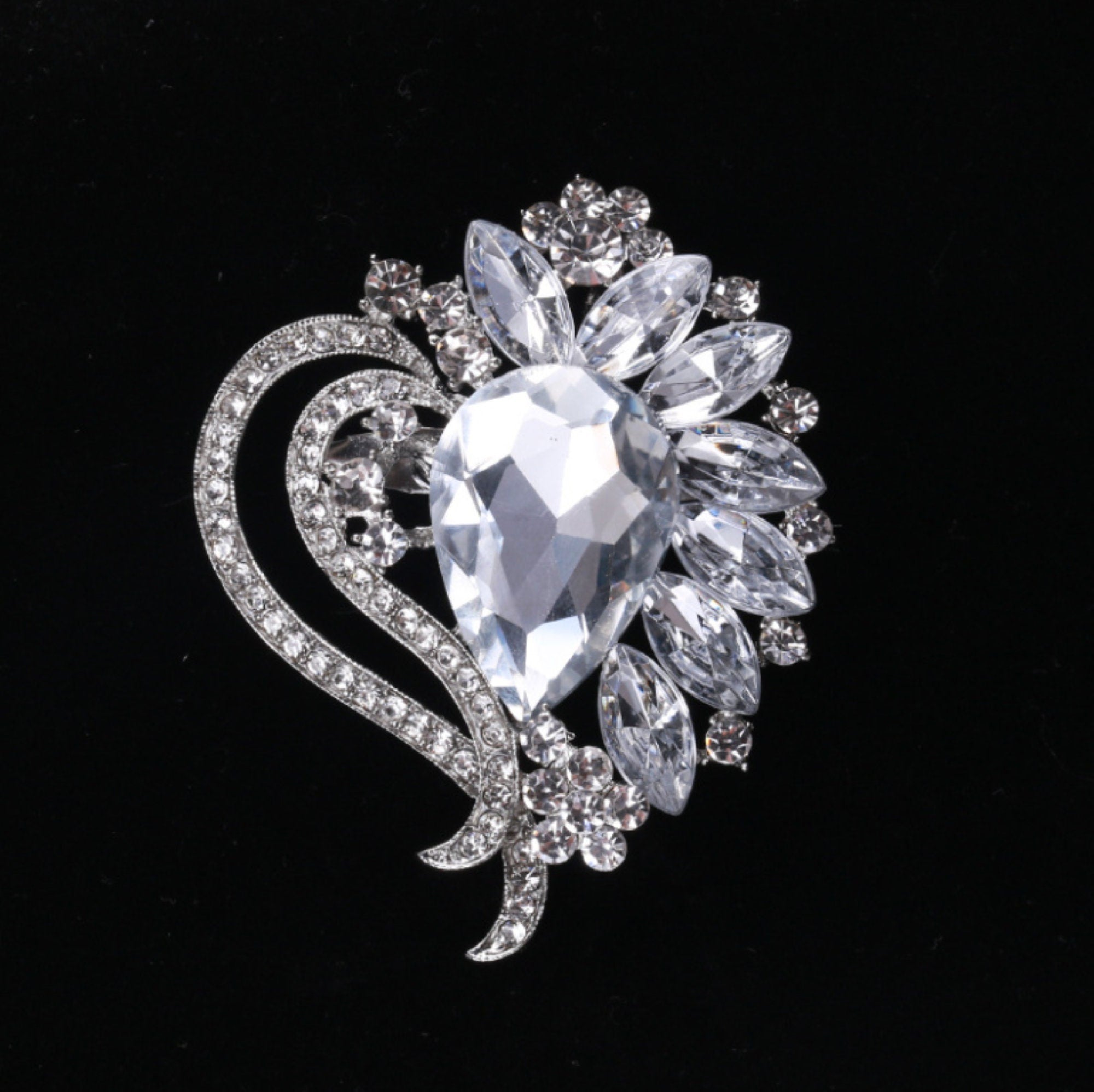 7 x 5cm / Crystal Heart Brooch  BR0026