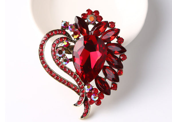 7 x 5cm / Crystal Heart Brooch  BR0026