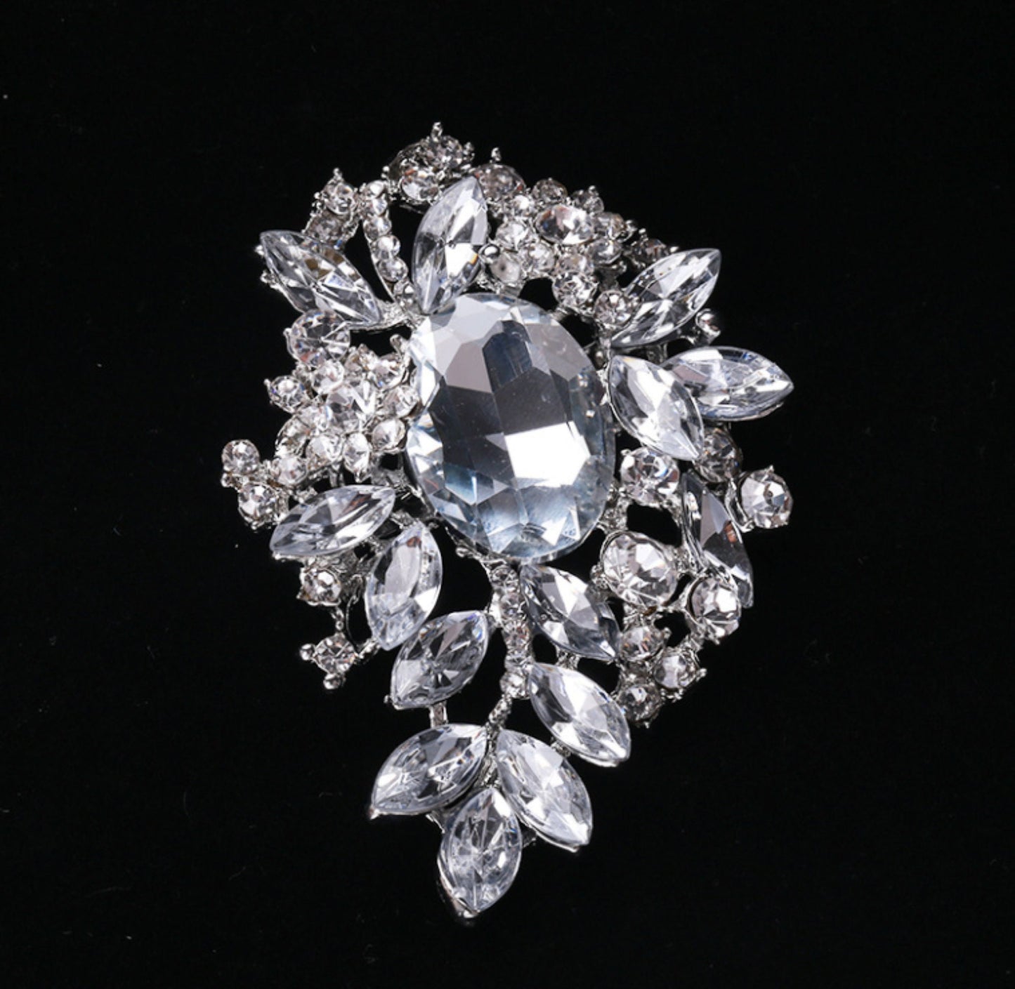 8 x 5.2cm / Crystal Brooch  BR0040