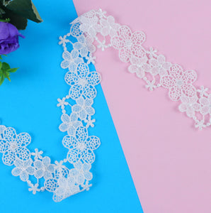 5 Metres / 3cm Off White Headband Lace Trim  S88152