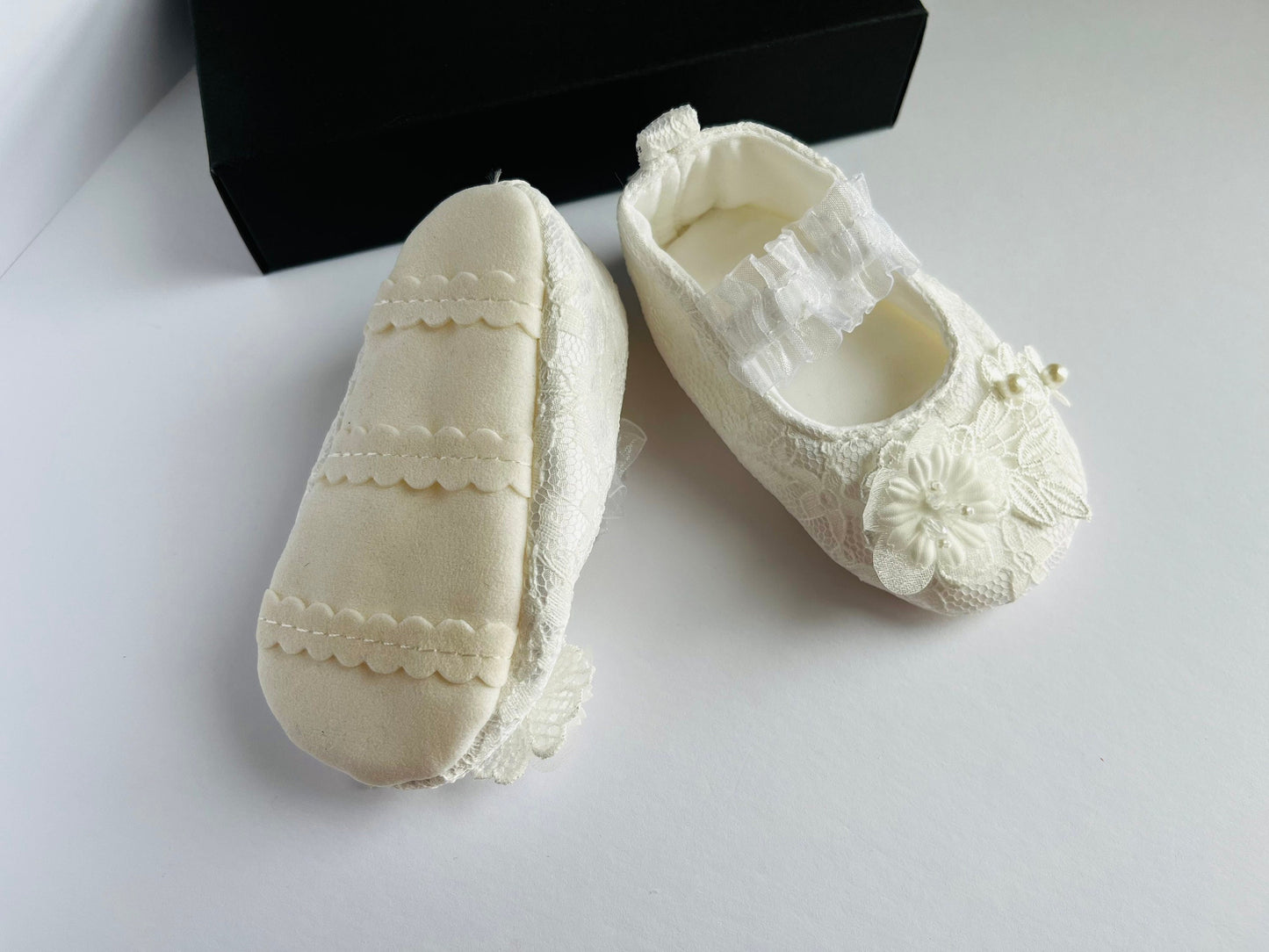 White Baby Shoes    BS001