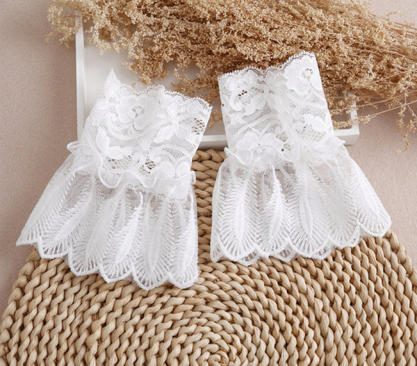 2 pcs / Off White Fake Lace Sleeve Cuffs, False Wrist Cuffs, Removable Wrist Cuffs SC035(K)