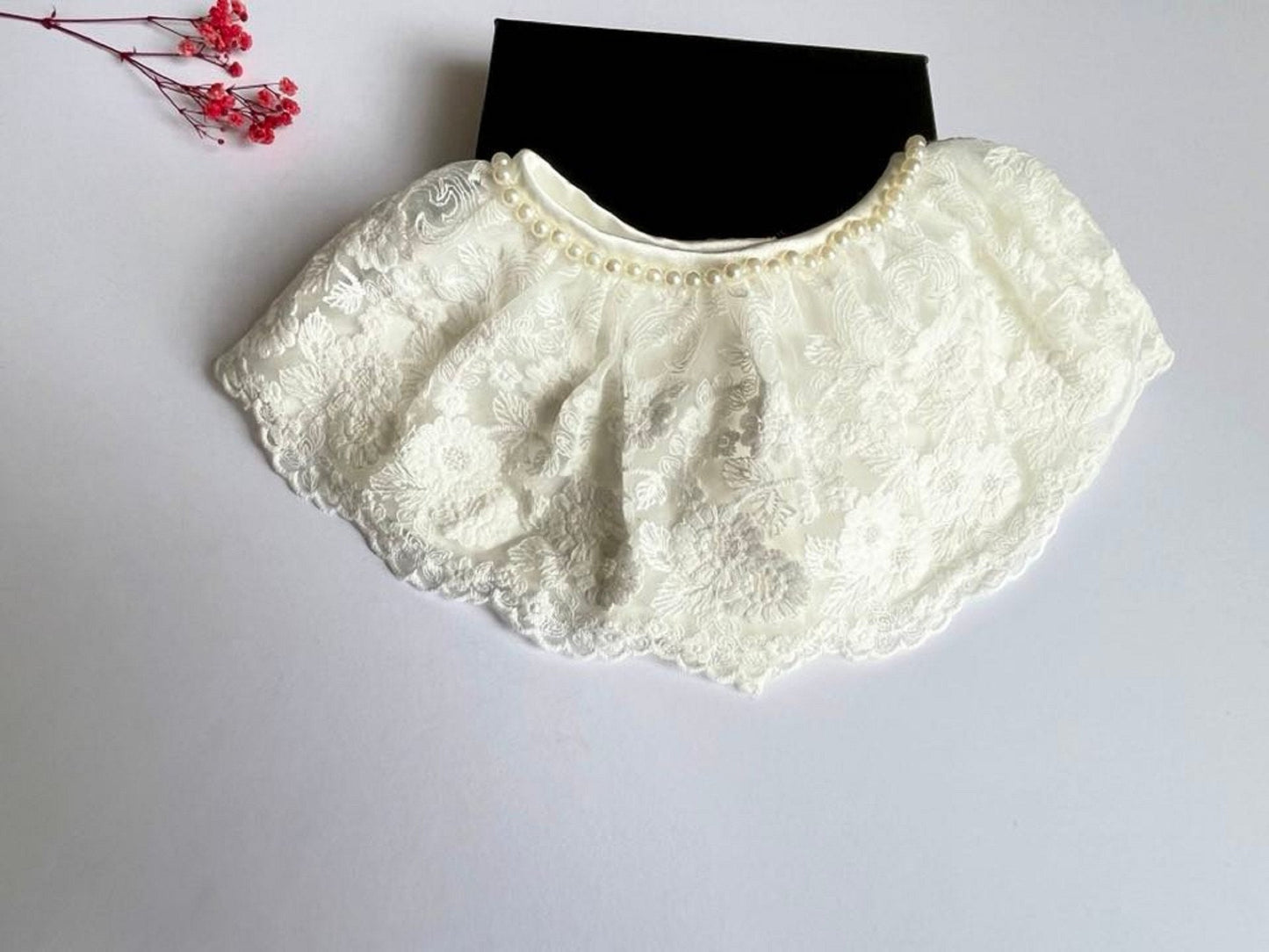 (BW003)  Lace Baby Bib, Baby False Collar, Removable Collar