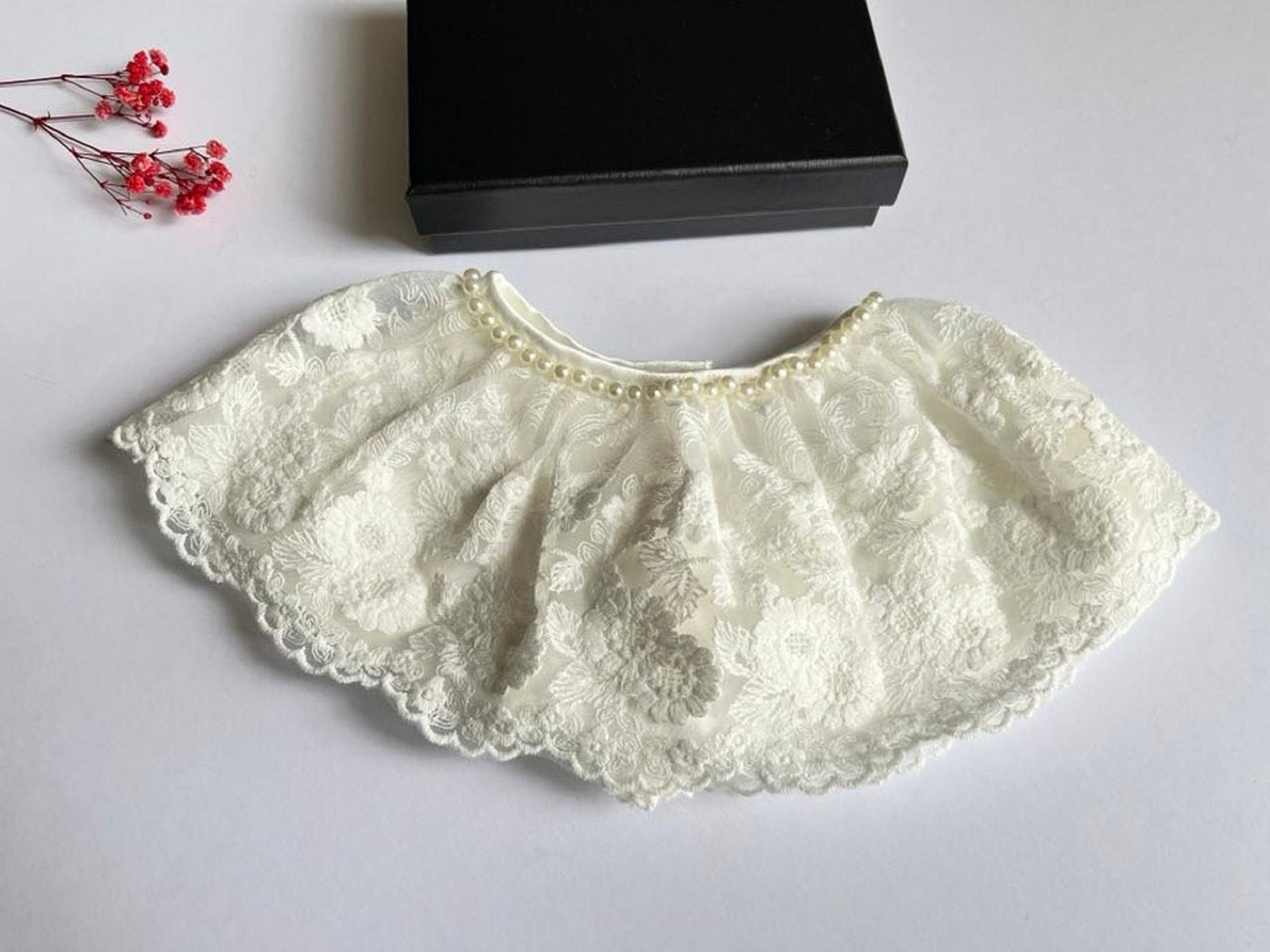 (BW003)  Lace Baby Bib, Baby False Collar, Removable Collar