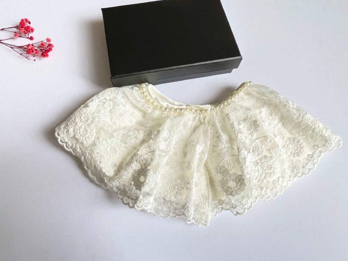 (BW003)  Lace Baby Bib, Baby False Collar, Removable Collar