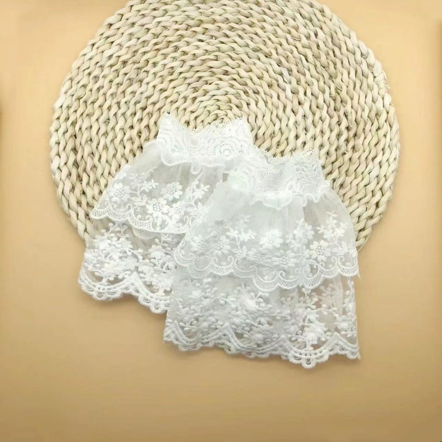 2 pcs / Off White Fake Lace Sleeve Cuffs, False Wrist Cuffs, Removable Wrist Cuffs  SC045(W)